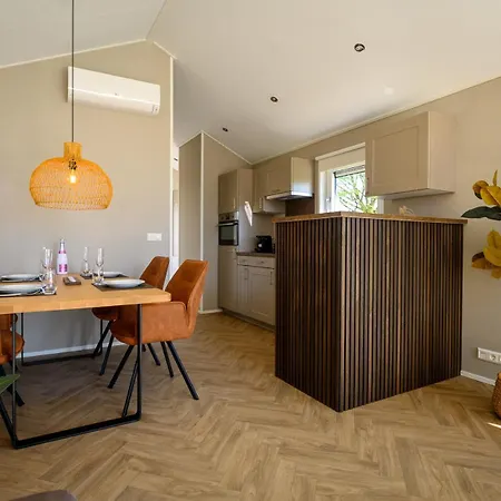 Charleston 066 Mit Eigener Terrasse Am Wasser