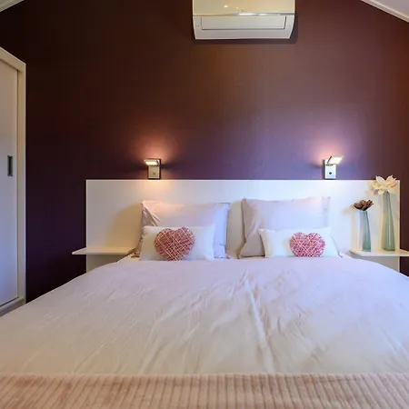 Charleston 066 Mit Eigener Terrasse Am Wasser בקתה